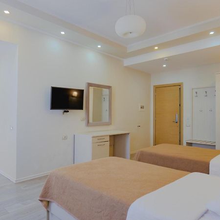 Hotel Mediterrane Sarandë Exterior foto