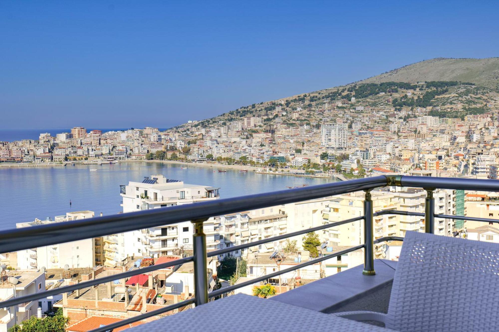 Hotel Mediterrane Sarandë Exterior foto