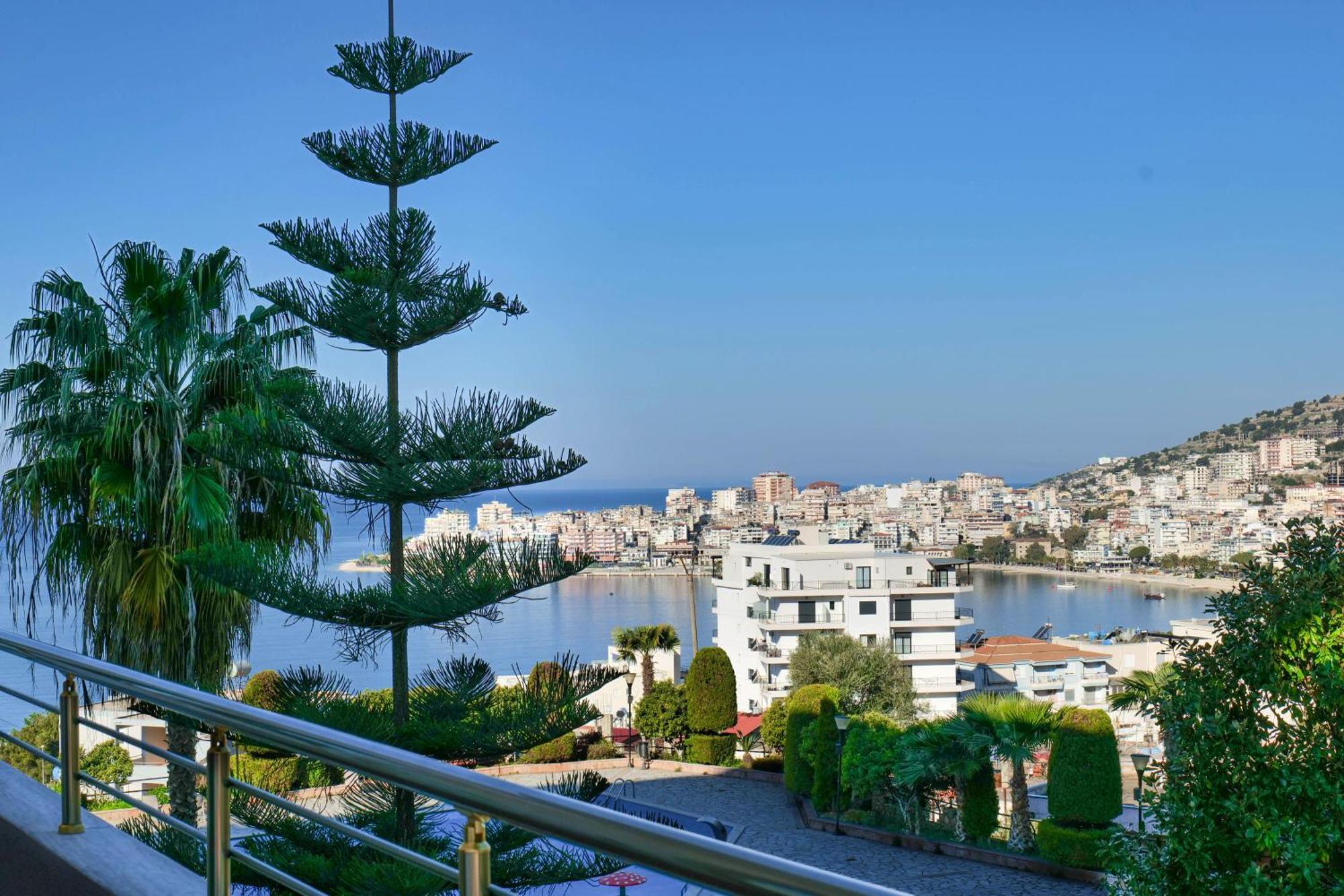 Hotel Mediterrane Sarandë Exterior foto