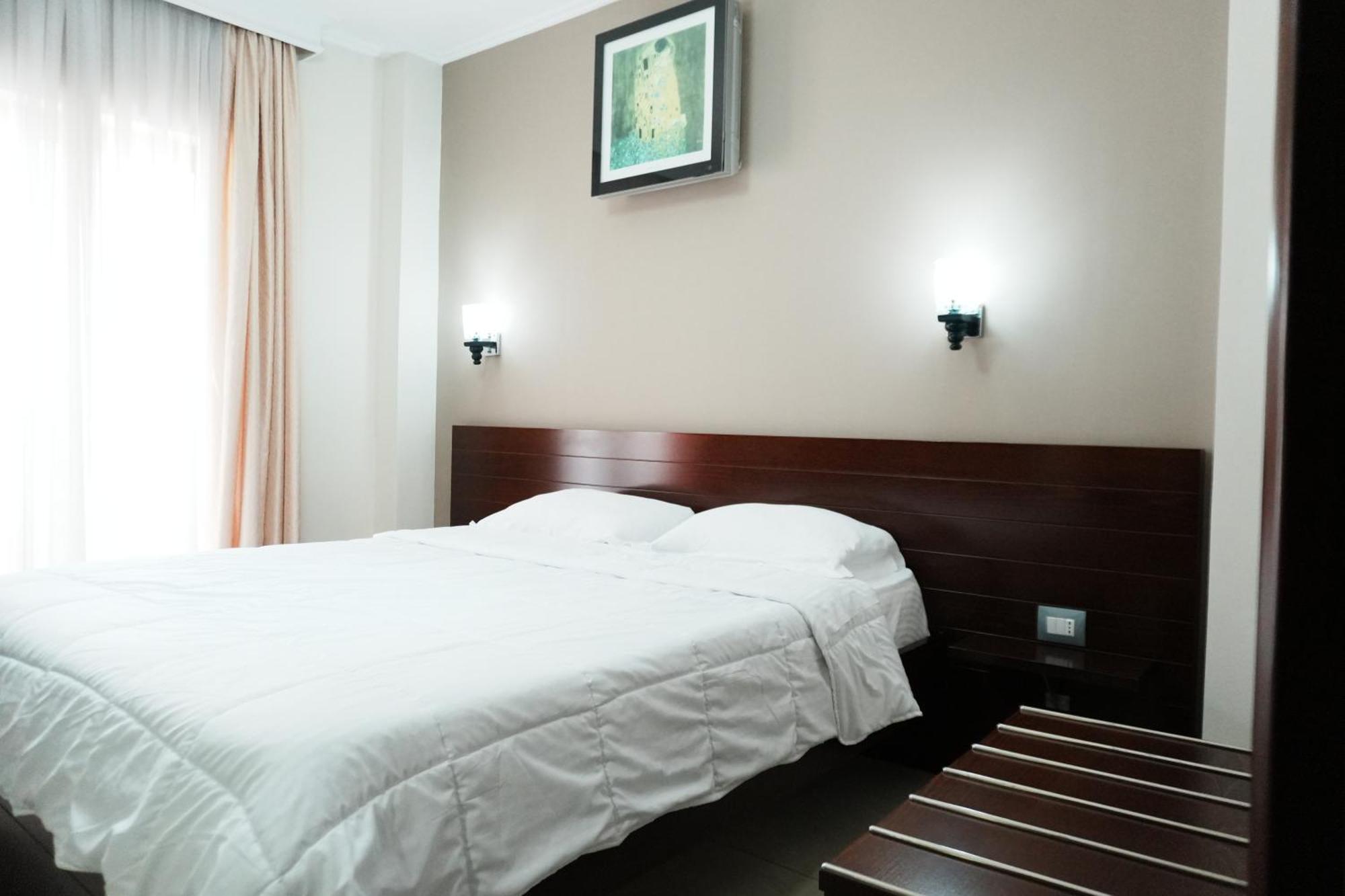 Hotel Mediterrane Sarandë Exterior foto