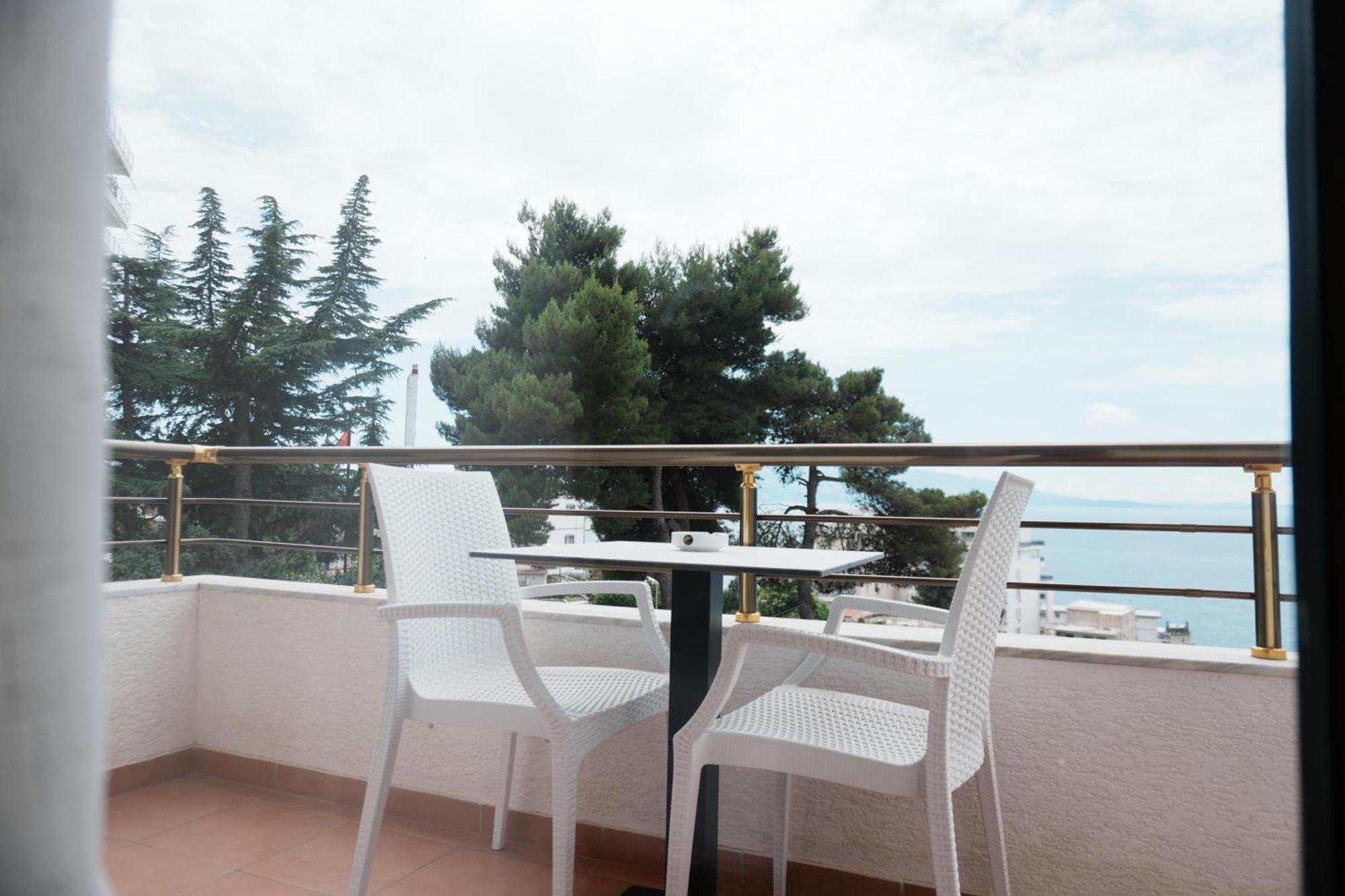 Hotel Mediterrane Sarandë Exterior foto