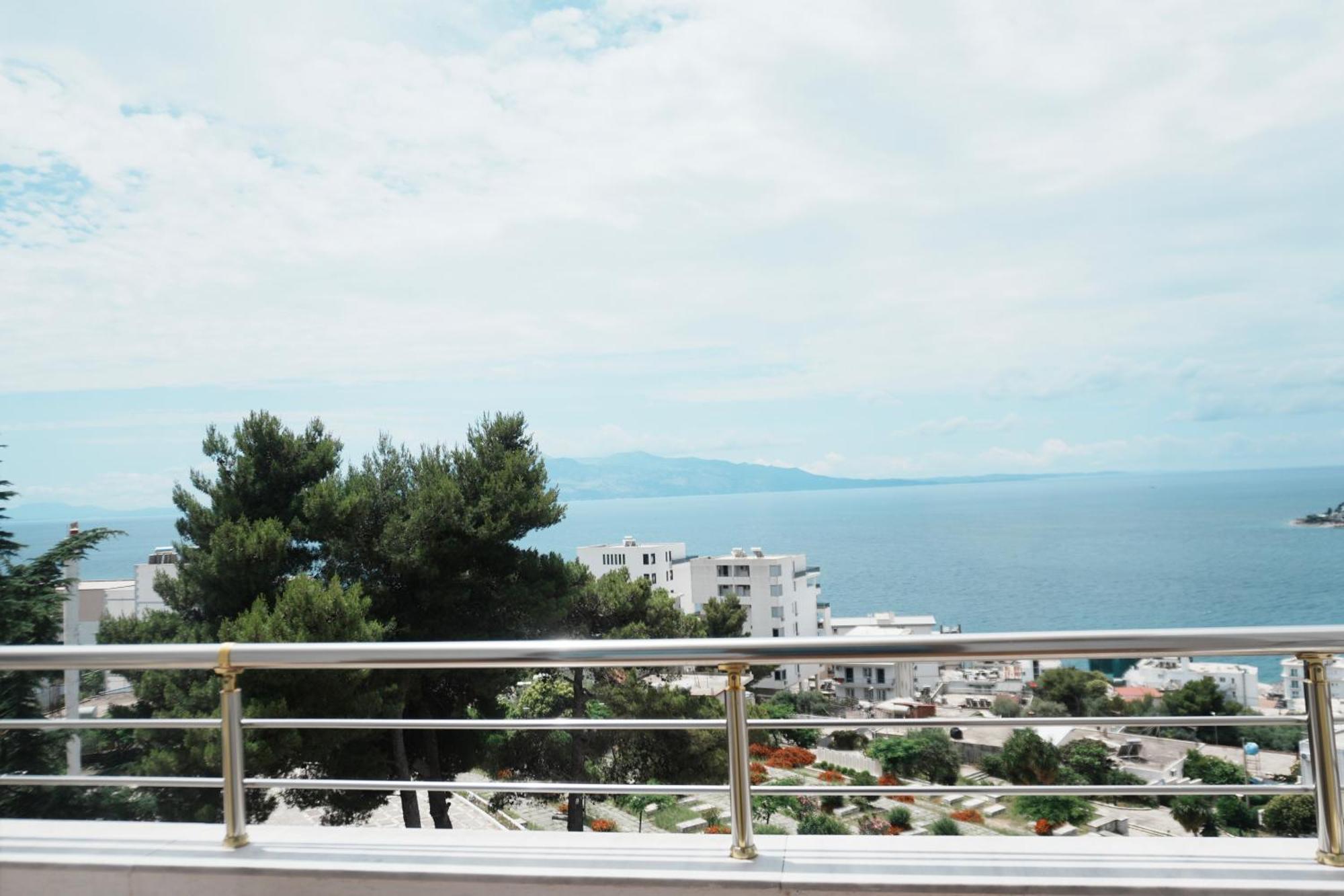Hotel Mediterrane Sarandë Exterior foto