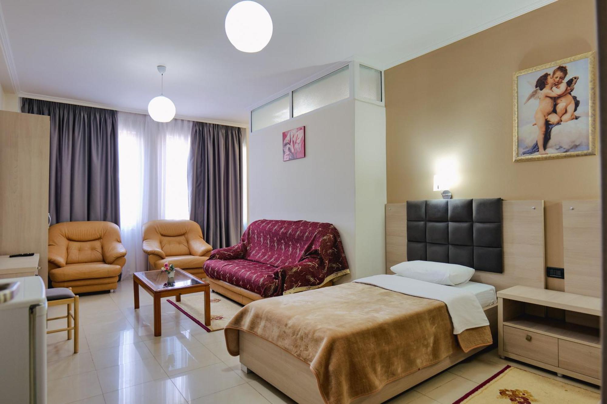 Hotel Mediterrane Sarandë Exterior foto