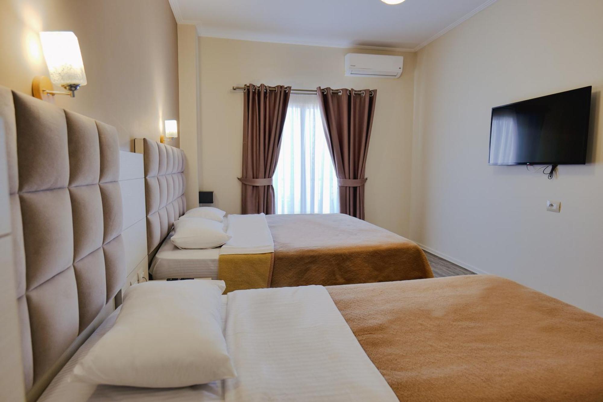 Hotel Mediterrane Sarandë Exterior foto