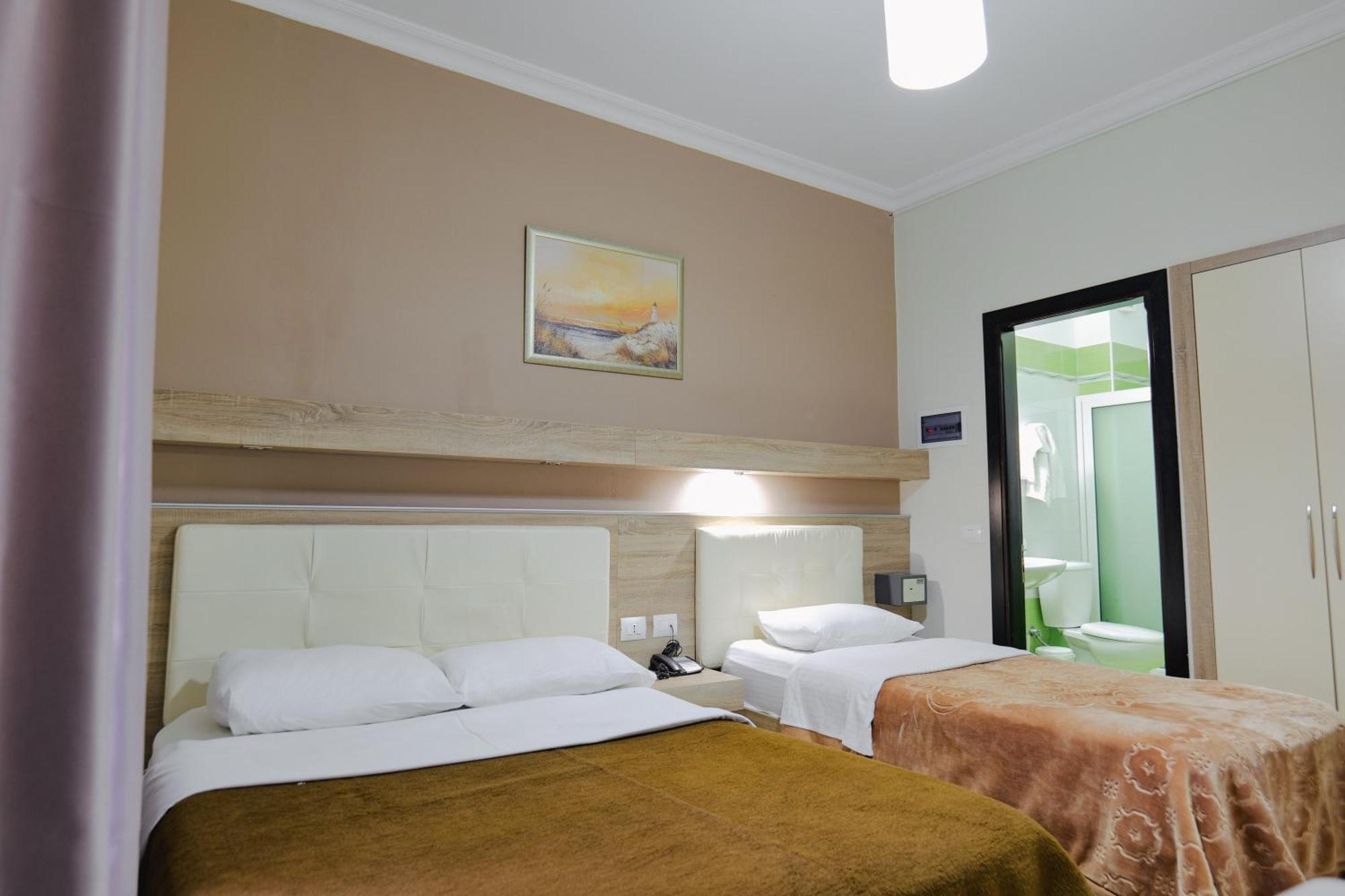 Hotel Mediterrane Sarandë Exterior foto