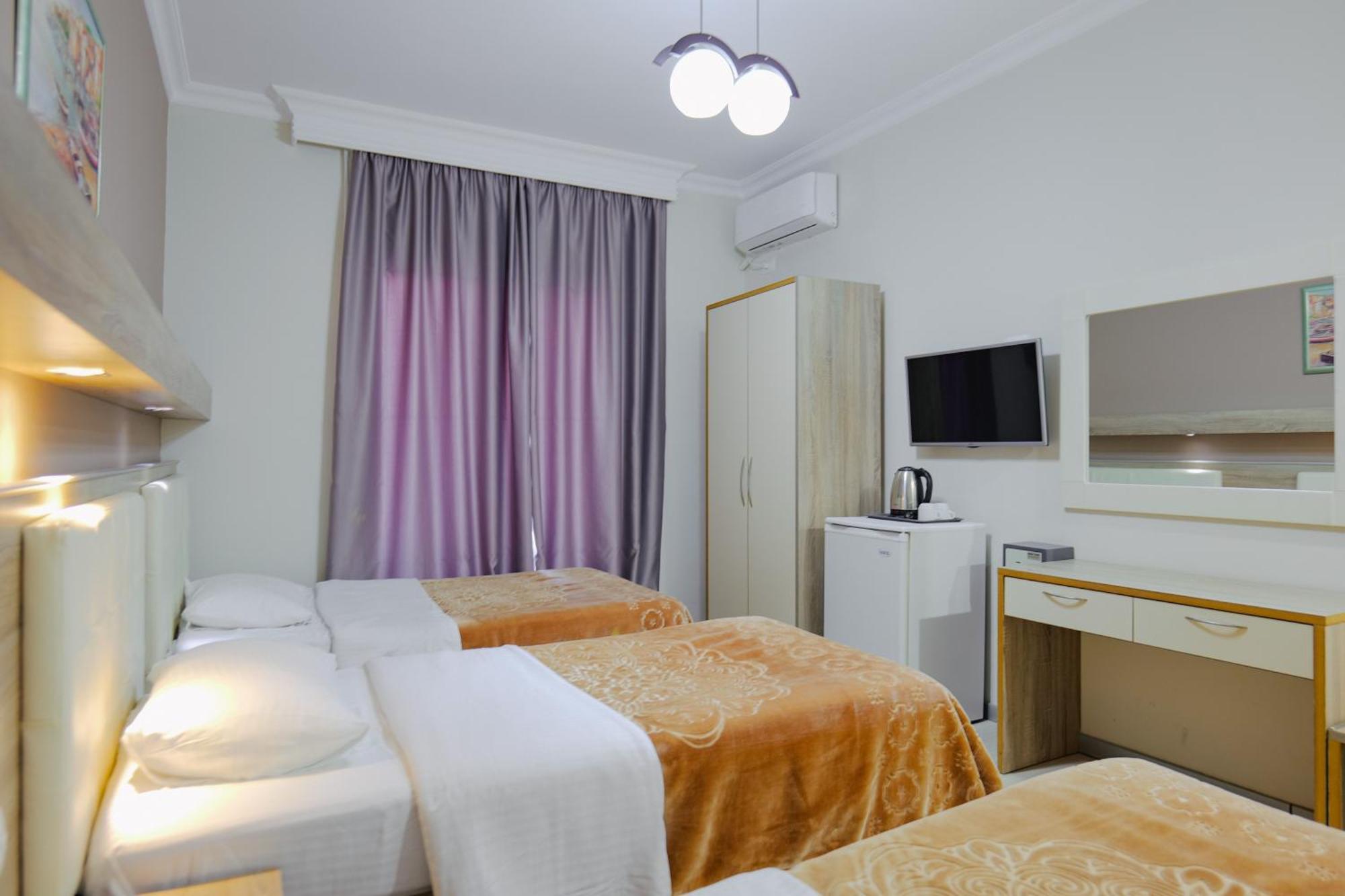 Hotel Mediterrane Sarandë Exterior foto